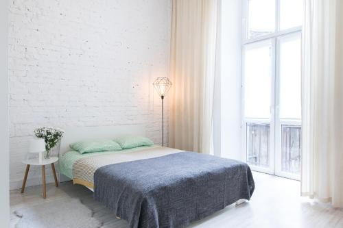 Säng eller sängar i ett rum på Apartament przy OFF Piotrkowska