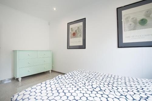Ένα ή περισσότερα κρεβάτια σε δωμάτιο στο Apartament Sopocki