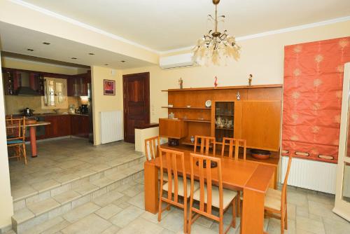 Η κουζίνα ή μικρή κουζίνα στο Antonia Beachfront Villa