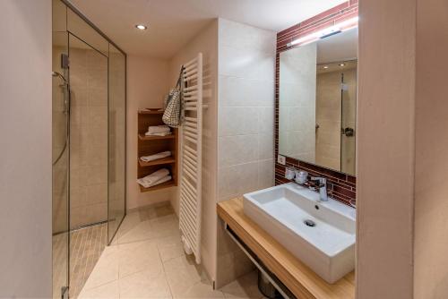 Hotel Garni Romantikaにあるバスルーム