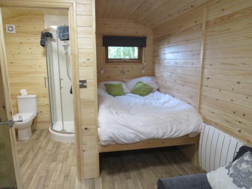 Katil atau katil-katil dalam bilik di Riddings Wood lodges