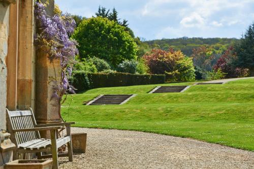 Κήπος έξω από το Dumbleton Hall Hotel
