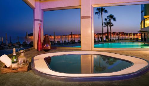 Piscina di Kn Hotel Arenas del Mar Adults Only o nelle vicinanze
