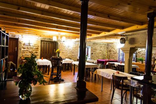A restaurant or other place to eat at Casal de Cereixo