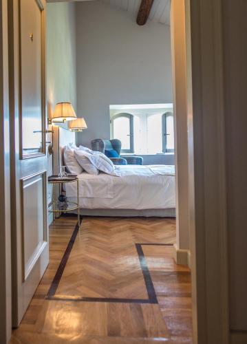 a bedroom with a bed and a table with a lamp at Castello Di Mornico Losana in Mornico Losana