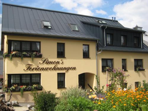 a building with a sign on the side of it at Simon´s Ferienwohnungen in Kurort Oberwiesenthal
