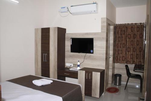 Jeyam Residencyにあるテレビまたはエンターテインメントセンター