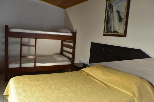 Uma cama ou camas num quarto em Hotel El Principe