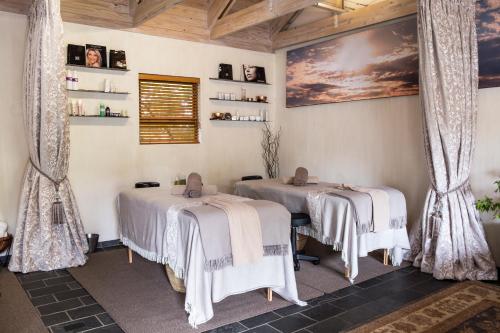 Spa dan/atau kemudahan kesihatan lain di African Rock Hotel & Spa, a "Boutique Lifestyle Resort"