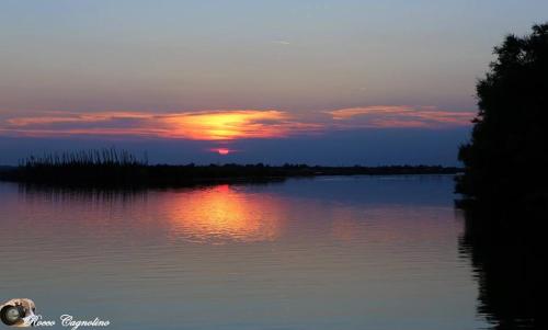 a sunset over a large body of water at Albergo Ristorante Uspa in Gorino Ferrarese