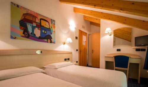 Un pat sau paturi într-o cameră la Hotel Da Remo
