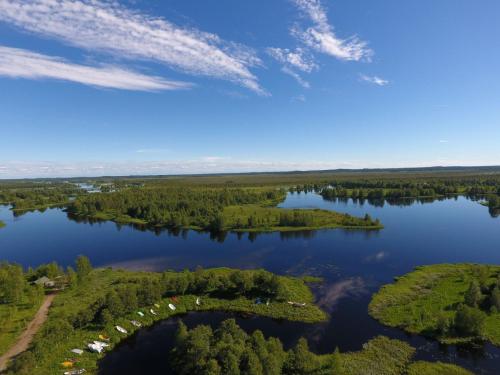 Dabas ainava brīvdienu mājas tuvumā