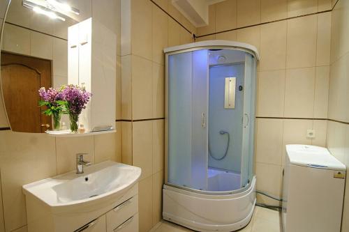 Een badkamer bij Apartment on brativ Rohatyntsiv 3