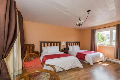 Postel nebo postele na pokoji v ubytování Motel au Fleuve d'Argent