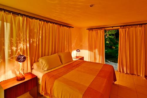 Una cama o camas en una habitación de Pousada Praia dos Carneiros