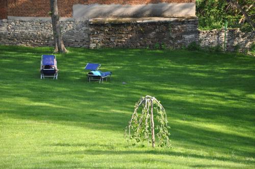 Ein Garten an der Unterkunft Guesthouse Djurić