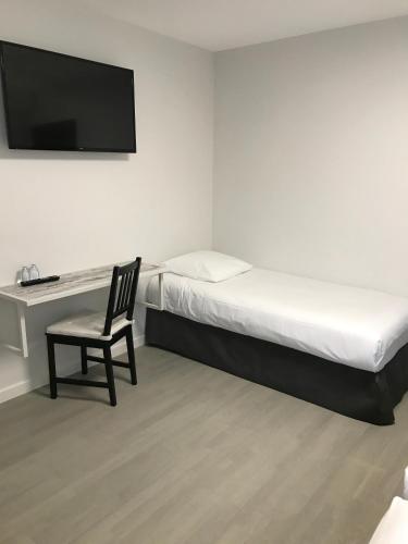 Un ou plusieurs lits dans un hébergement de l'établissement Hôtel La Fabrique