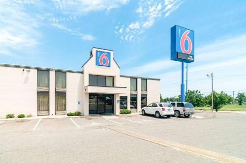 a building with a sign in a parking lot at Motel 6-Oklahoma City, OK - South in Oklahoma City