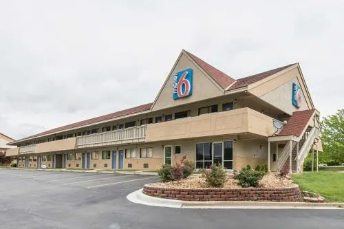Motel 6-Overland Park, KS in Olathe