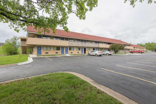 Motel 6-Overland Park, KS