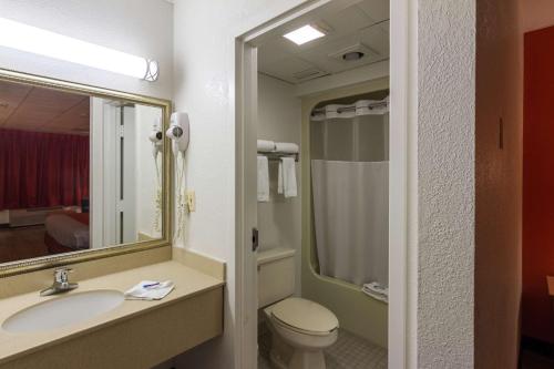 Bilik mandi di Motel 6-Groton, CT - Casinos nearby
