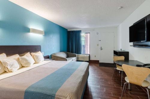เตียงในห้องที่ Motel 6-Lexington, VA