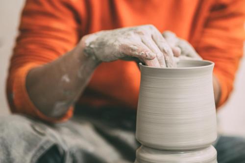 a man making a vase on a pottery wheel at Nari Nuttari Nari in Niigata
