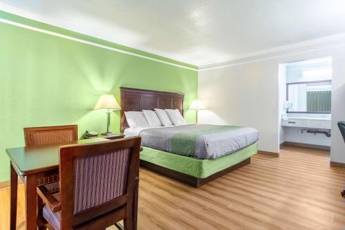 Säng eller sängar i ett rum på Motel 6-Kingsburg, CA