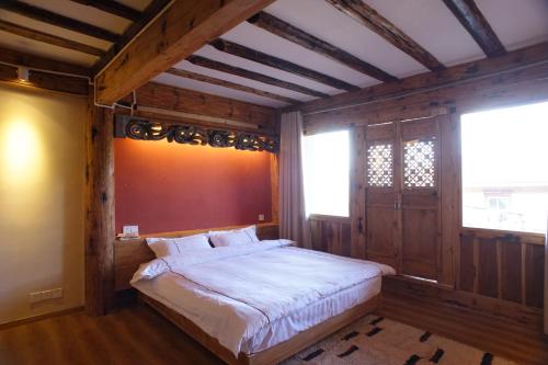 Courtyard Shangri-la 藏舍小院にあるベッド