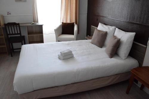 Ένα ή περισσότερα κρεβάτια σε δωμάτιο στο Hôtel de la Colombière