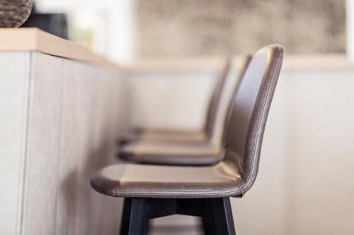 a brown chair sitting next to a counter at Felderer Boutiquehotel in Caldaro