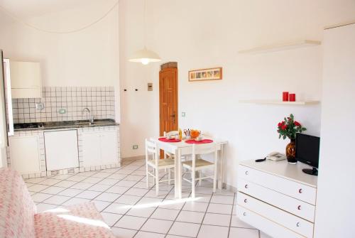 Kuchyň nebo kuchyňský kout v ubytování Residence della Luna