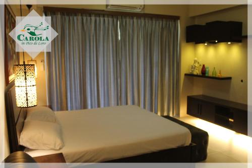 a hotel room with a bed and a window at CAROLA in Pico de Loro in Nasugbu
