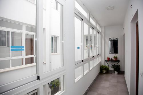 a hallway with windows in a building at Pensión Guerrero in Cabra