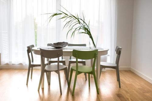 a dining room table with four chairs and a plant at Tamme Flint in Tartu