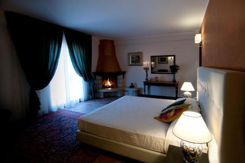 Postel nebo postele na pokoji v ubytování Queen Hotel