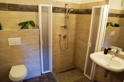 Kylpyhuone majoituspaikassa Molino della Volta
