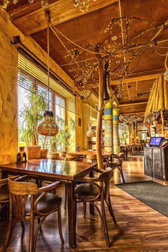 a dining room with a wooden table and chairs at Hotel Kaliski in Słubice