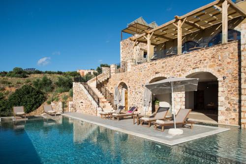 Bazén v ubytování Lameriana Luxury Village nebo v jeho okolí