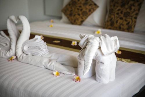 two towels on a bed with two beds at Home Rezidence Prachinburi in Si Maha Phot