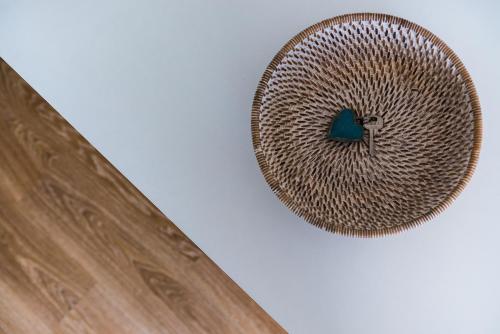 a brown wicker basket with a blue item in it at Hostal Aigua Clara in Playa Migjorn