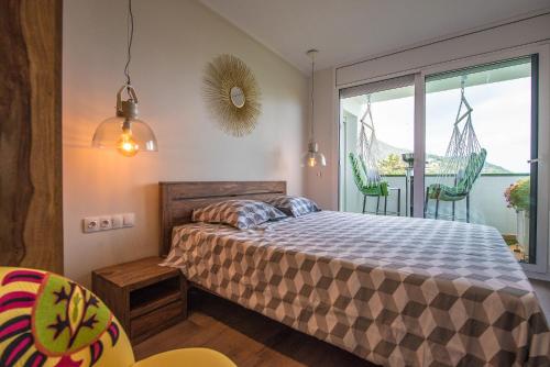 A bed or beds in a room at La Marina de Aiguadolç