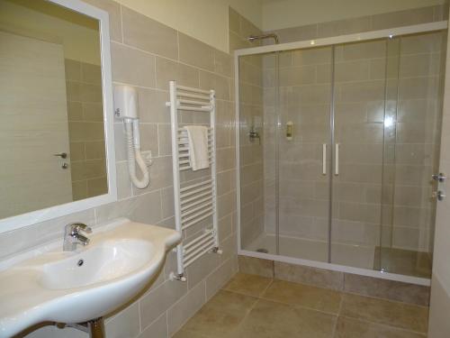 a bathroom with a sink and a shower at Hotel Santo Stefano in Portoferraio