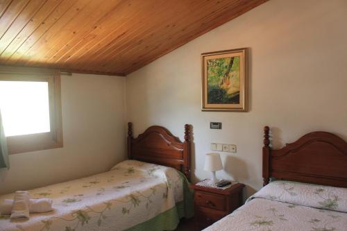 A bed or beds in a room at Fonda Muntanya