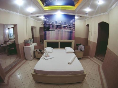 Postel nebo postele na pokoji v ubytování Flamboyant Hotel