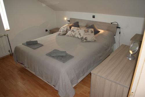 Ένα ή περισσότερα κρεβάτια σε δωμάτιο στο Apartman "BOGUT"