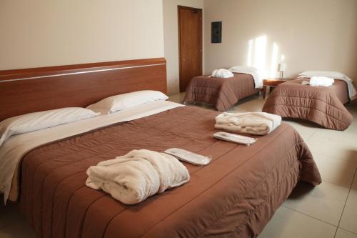 En eller flere senge i et værelse på Hotel Ruffirio