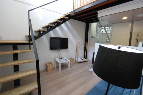 Televisyen dan/atau pusat hiburan di Windhouse B&B