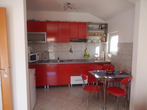 Кухня или мини-кухня в Apartment Brace Grakalica 20b
