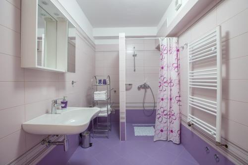 Koupelna v ubytování Apartmani Ve-Ro